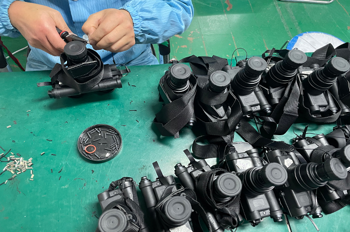 Producing PVS7 night vision goggles